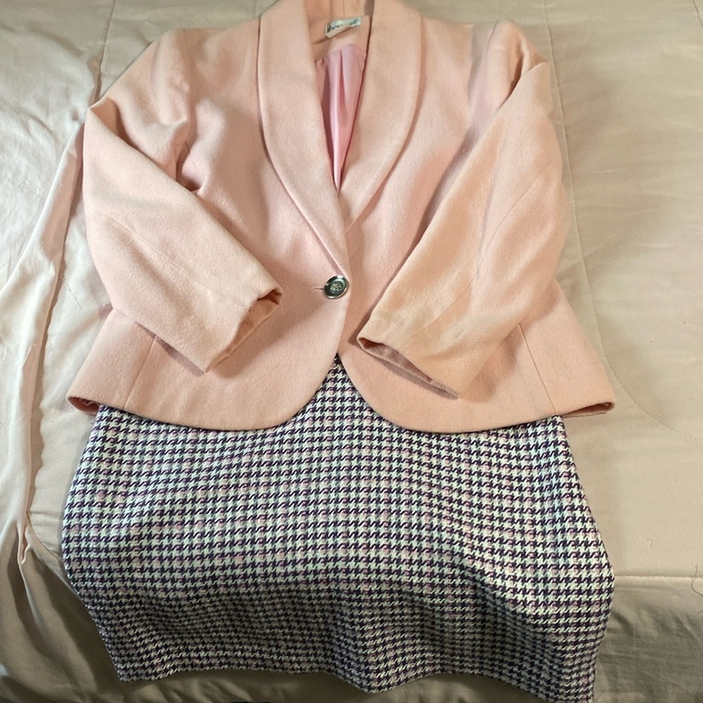 That’s me! ensemble houndstooth Skirt and pink Vest